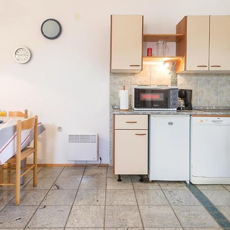 Lovely Apartment In Fazana With House Sea View Екстериор снимка
