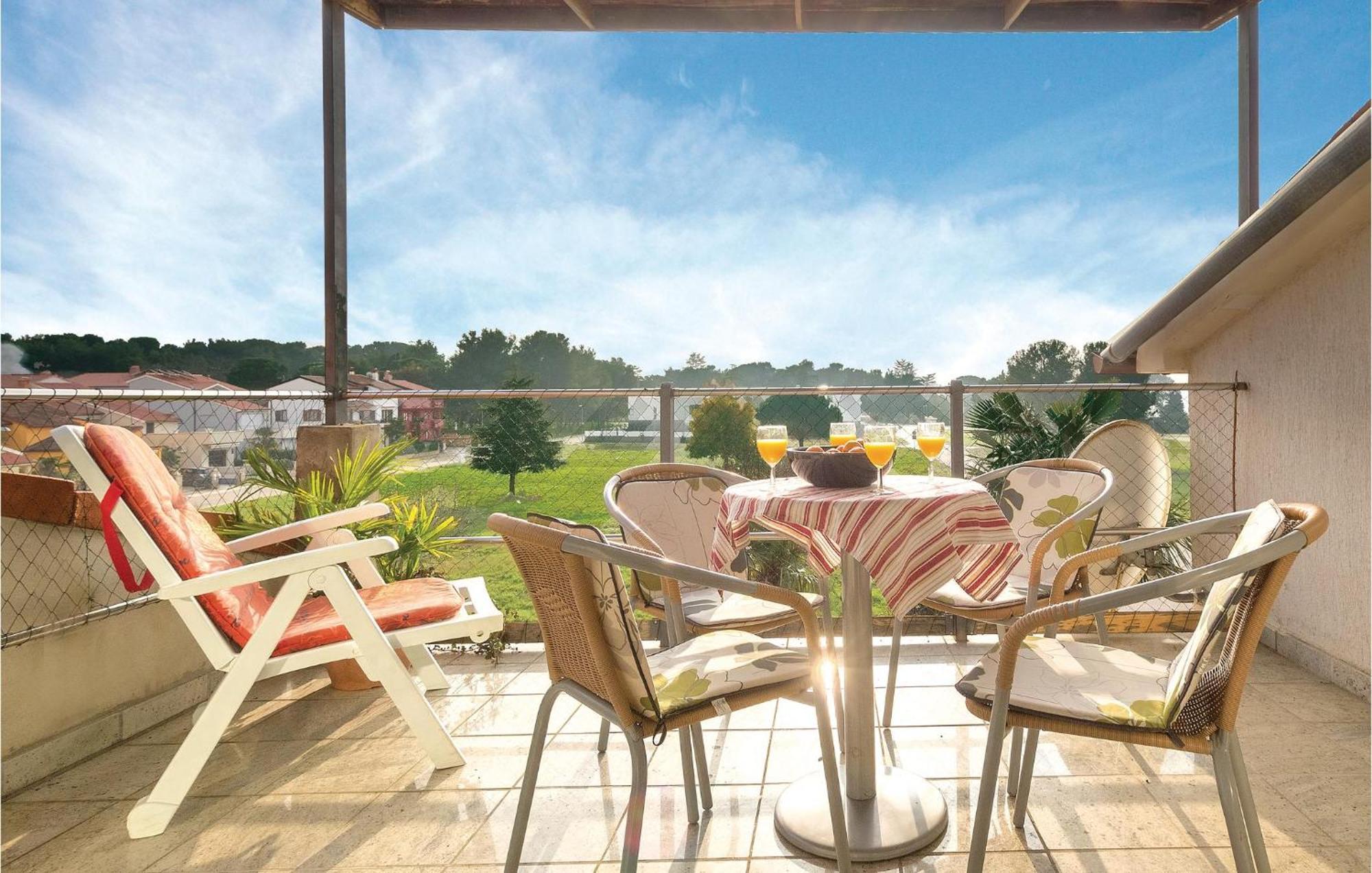 Lovely Apartment In Fazana With House Sea View Екстериор снимка