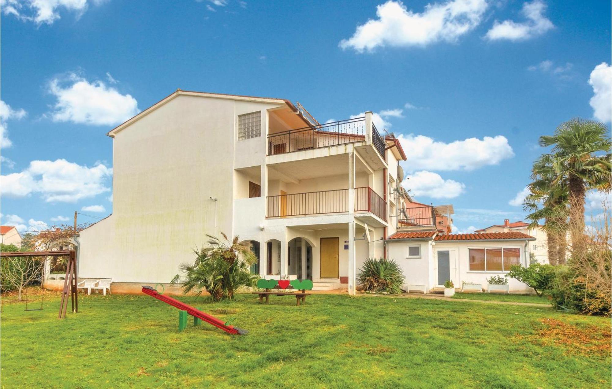 Lovely Apartment In Fazana With House Sea View Екстериор снимка